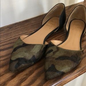 Banana republic camo pointed flats size 6